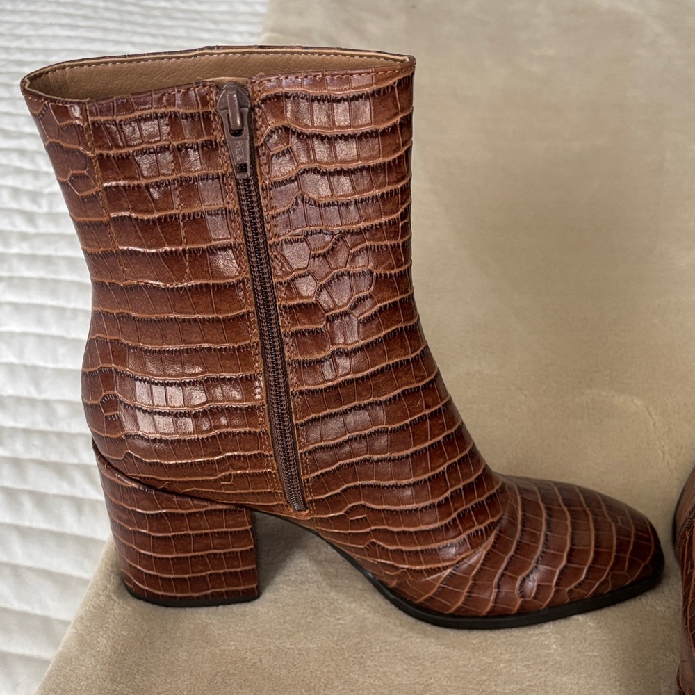 Vionic Harper Brown Crocodile Pattern Ankle Boots… - image 4